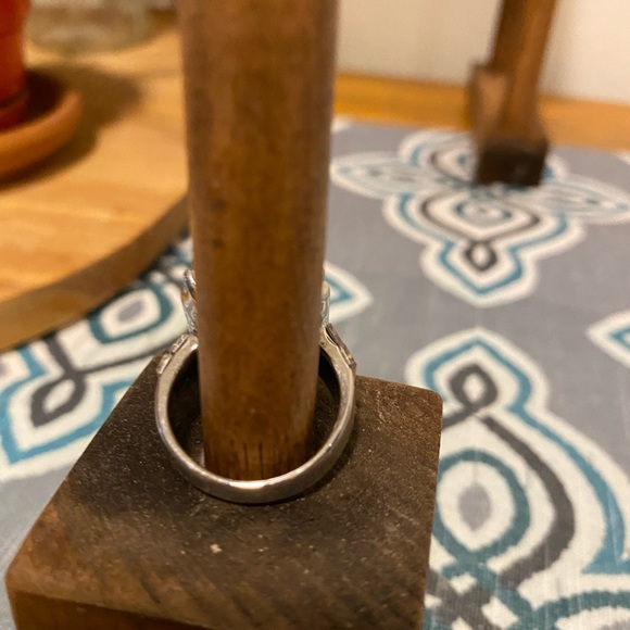 Guess ring - Picture 2 of 7